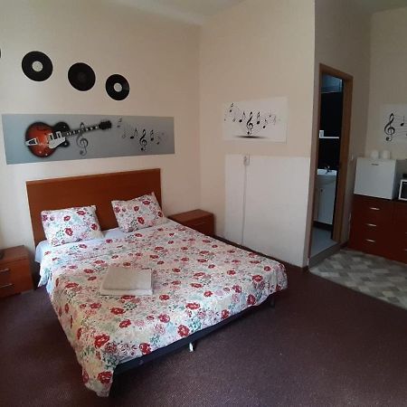 Old Town Friendly And Lovely Apartment Bukarest Eksteriør billede